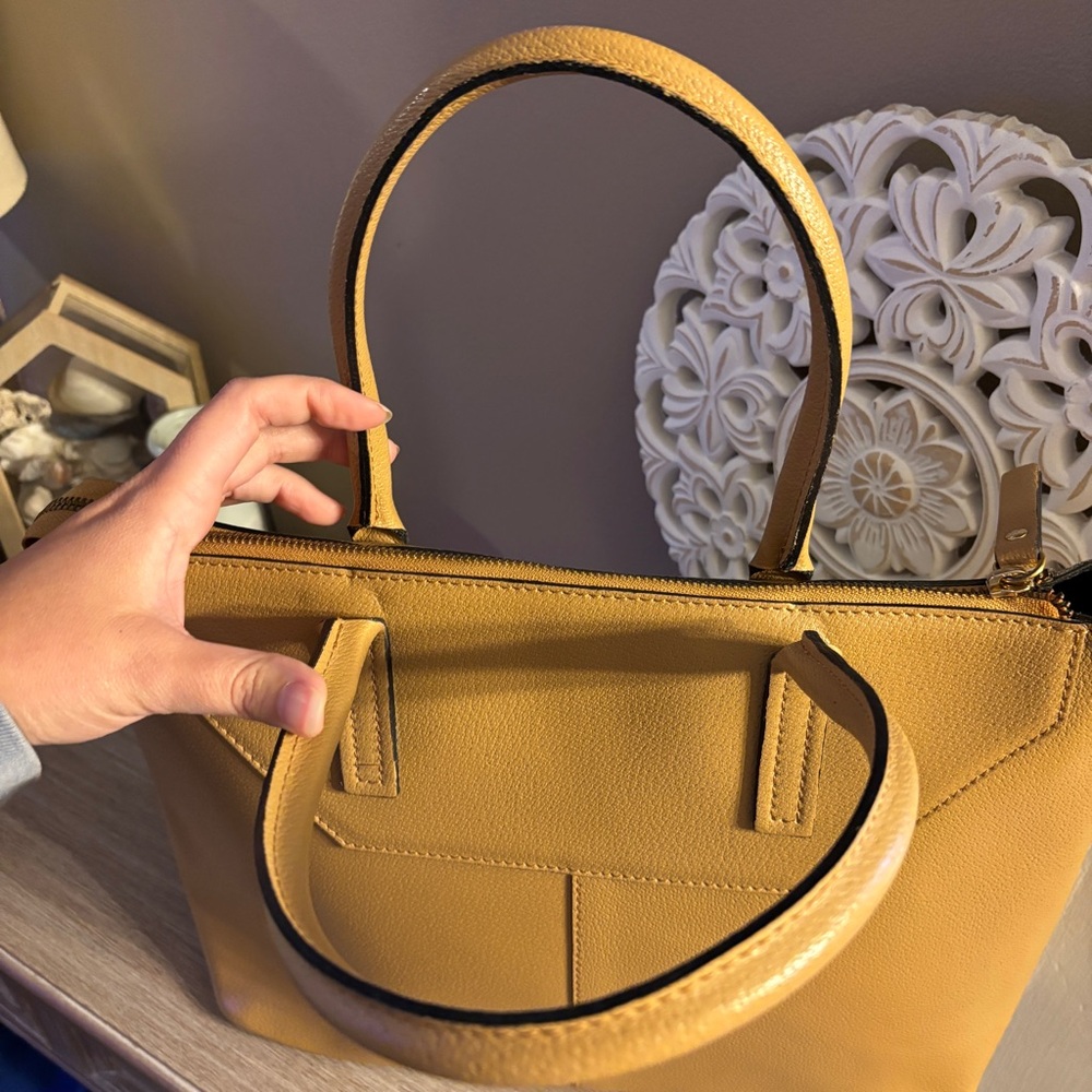 Innue Tan Leather Tote Bag - Picture 7 of 11